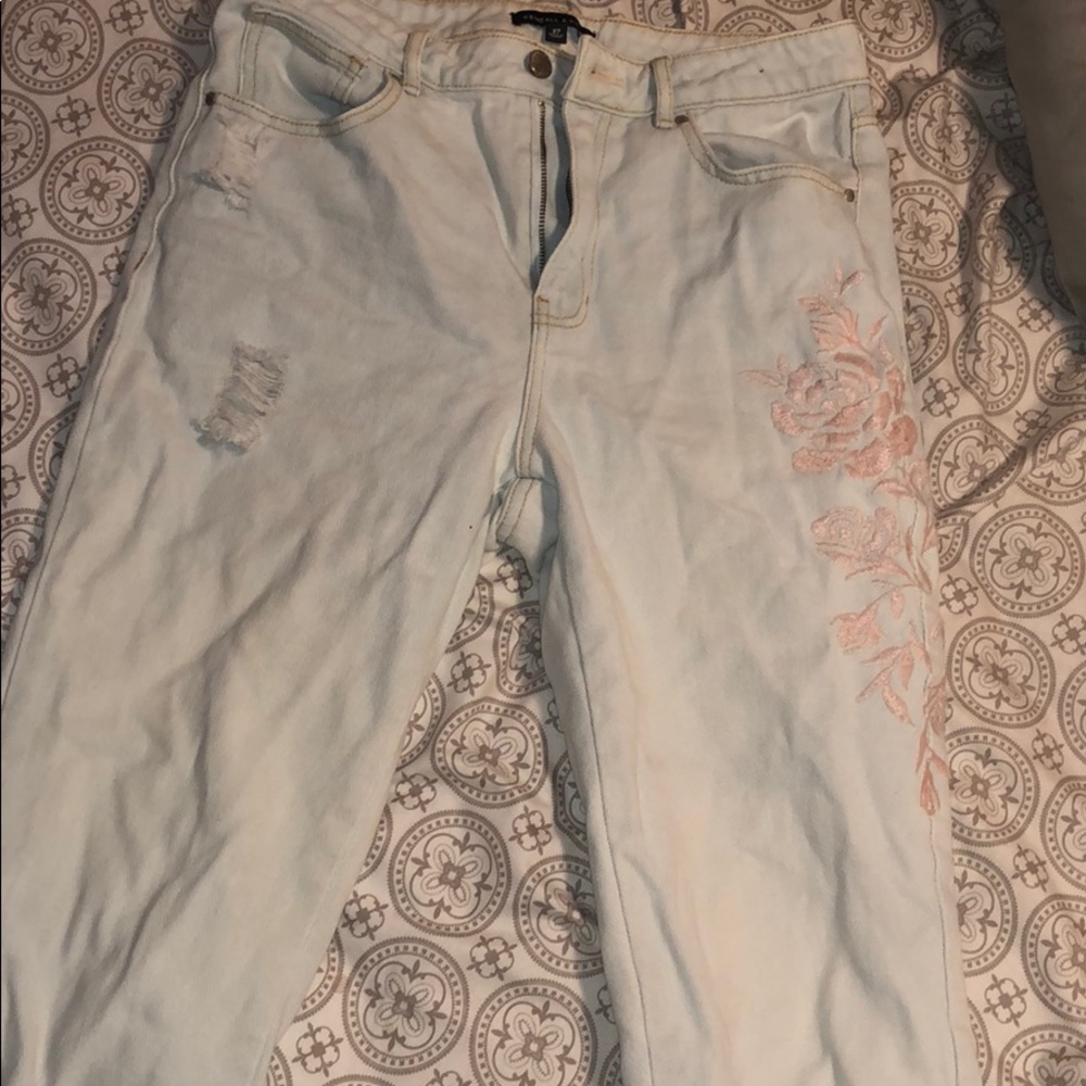 Kendall & Kylie boyfriend jeans with flowers